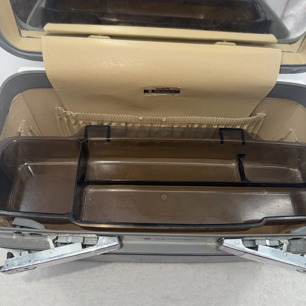 Samsonite Vanity Train Case with 2 Keys, Vintage Navy Blue With Tag Attached